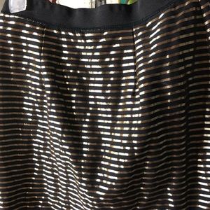 Nice shiny mini skirt gold & black